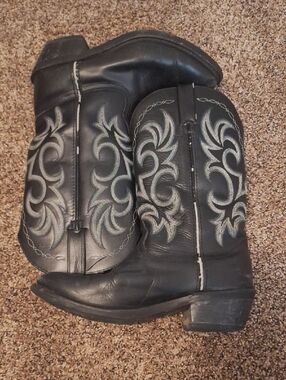 Black Western Cowboy Boots with Silver Embroidery